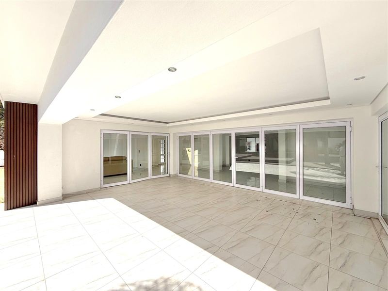 Modern Elegance in a Prestigious Secure Estate - Photo 10