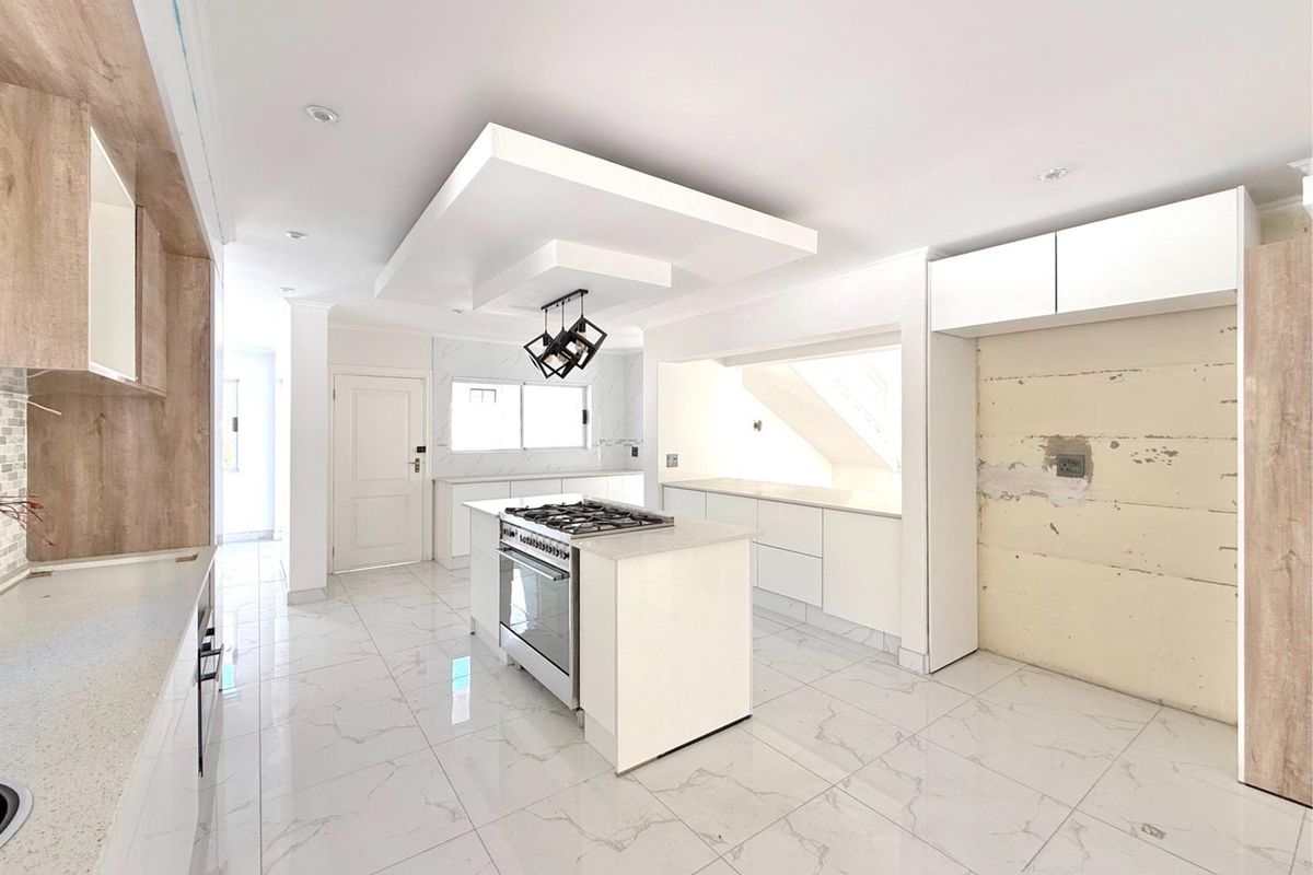 Modern Elegance in a Prestigious Secure Estate - Photo 3