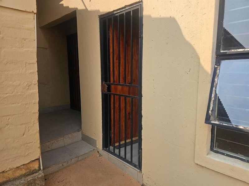 House For Sale in Klarinet, Witbank - Photo 6