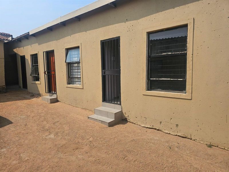 House For Sale in Klarinet, Witbank - Photo 4