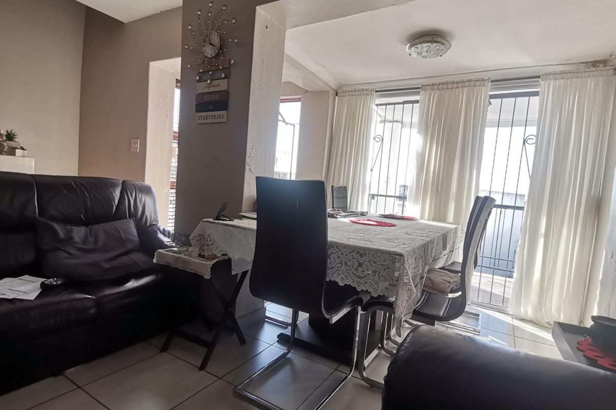 Duplex For Sale in Paarl East, Paarl - Photo 2