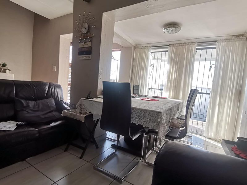 Duplex For Sale in Paarl East, Paarl - Photo 2