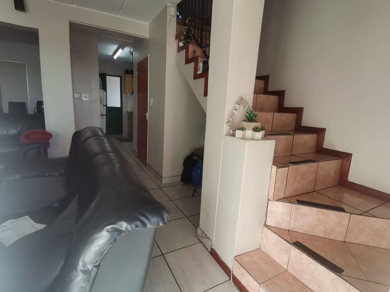 Duplex For Sale in Paarl East, Paarl - Photo 8