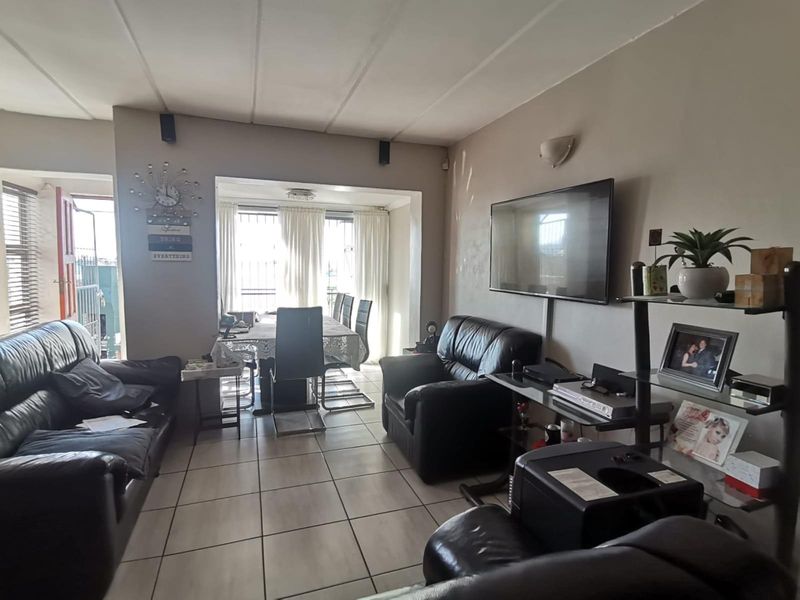 Duplex For Sale in Paarl East, Paarl - Photo 4