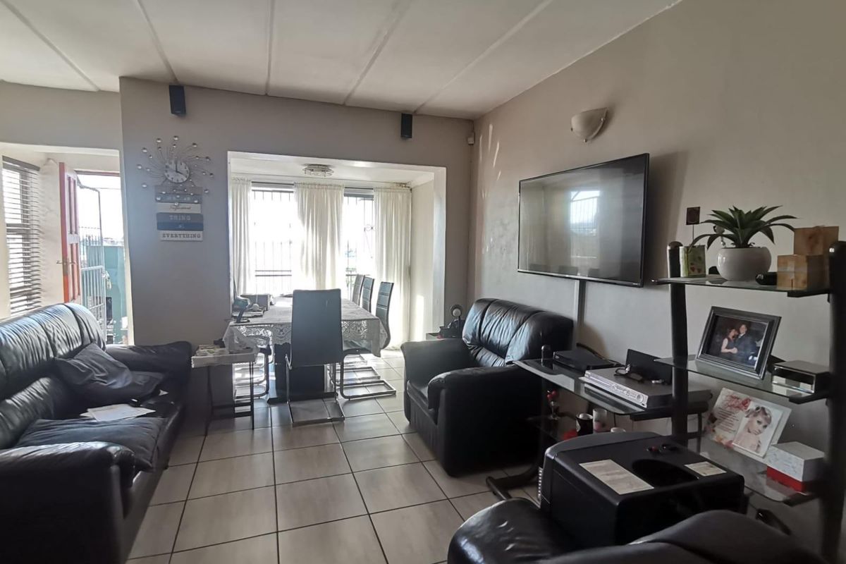 Duplex For Sale in Paarl East, Paarl - Photo 4