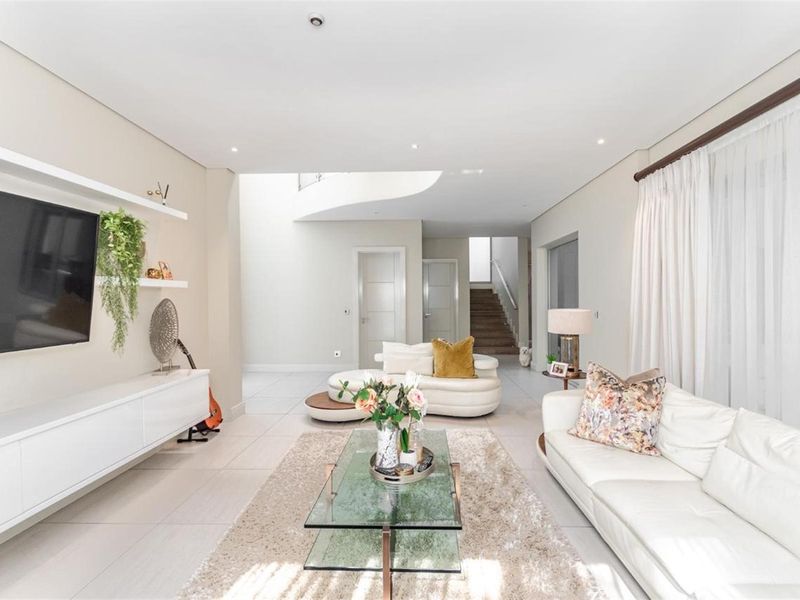 Luxurious Lock Up And Go Cluster Living At It's Very Best - Photo 9