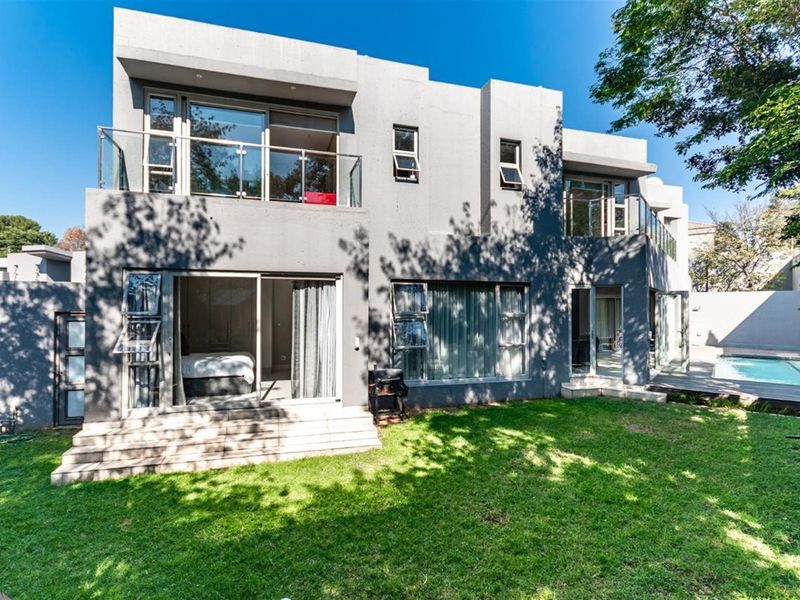 Luxurious Lock Up And Go Cluster Living At It's Very Best - Photo 3