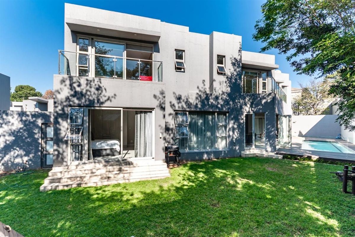 Luxurious Lock Up And Go Cluster Living At It's Very Best - Photo 3