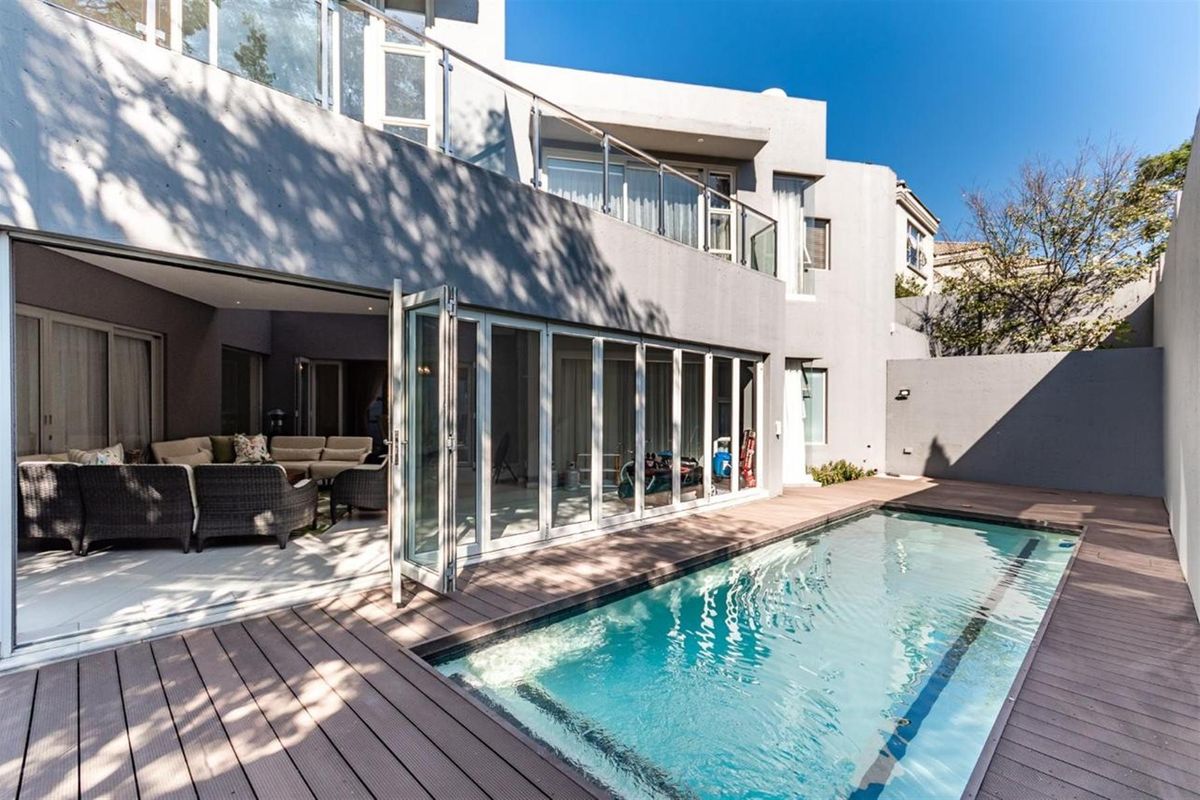 Luxurious Lock Up And Go Cluster Living At It's Very Best - Photo 4