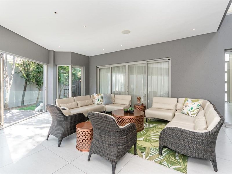 Luxurious Lock Up And Go Cluster Living At It's Very Best - Photo 6