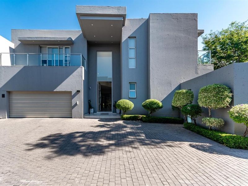 Luxurious Lock Up And Go Cluster Living At It's Very Best - Photo 2