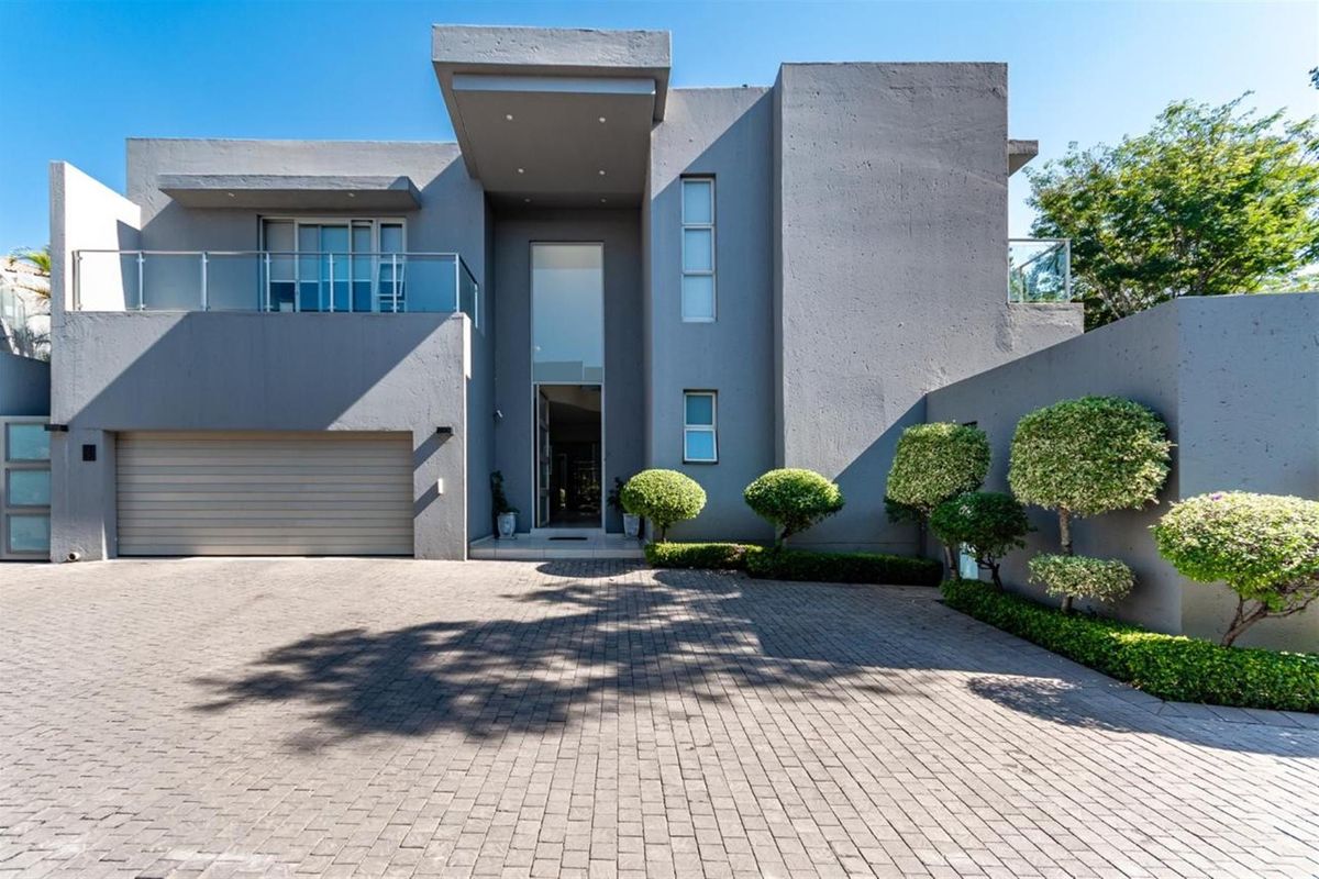 Luxurious Lock Up And Go Cluster Living At It's Very Best - Photo 2