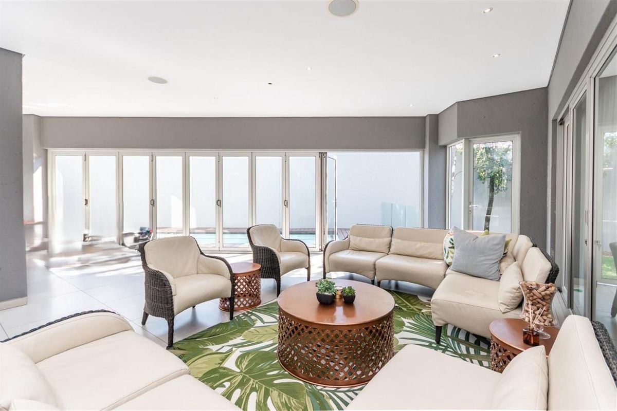 Luxurious Lock Up And Go Cluster Living At It's Very Best - Photo 5