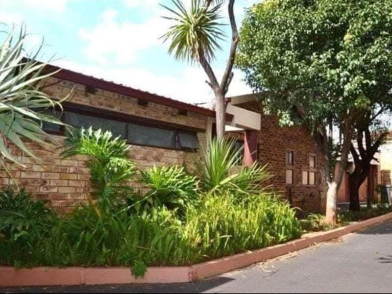 Complex To Rent in Noordheuwel, Krugersdorp - Photo 2