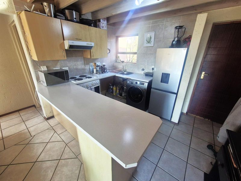 Apartment For Sale in Douglasdale, Sandton - Photo 9