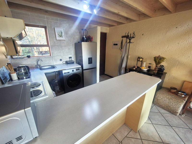 Apartment For Sale in Douglasdale, Sandton - Photo 8