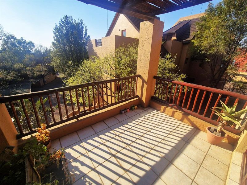 Apartment For Sale in Douglasdale, Sandton - Photo 2