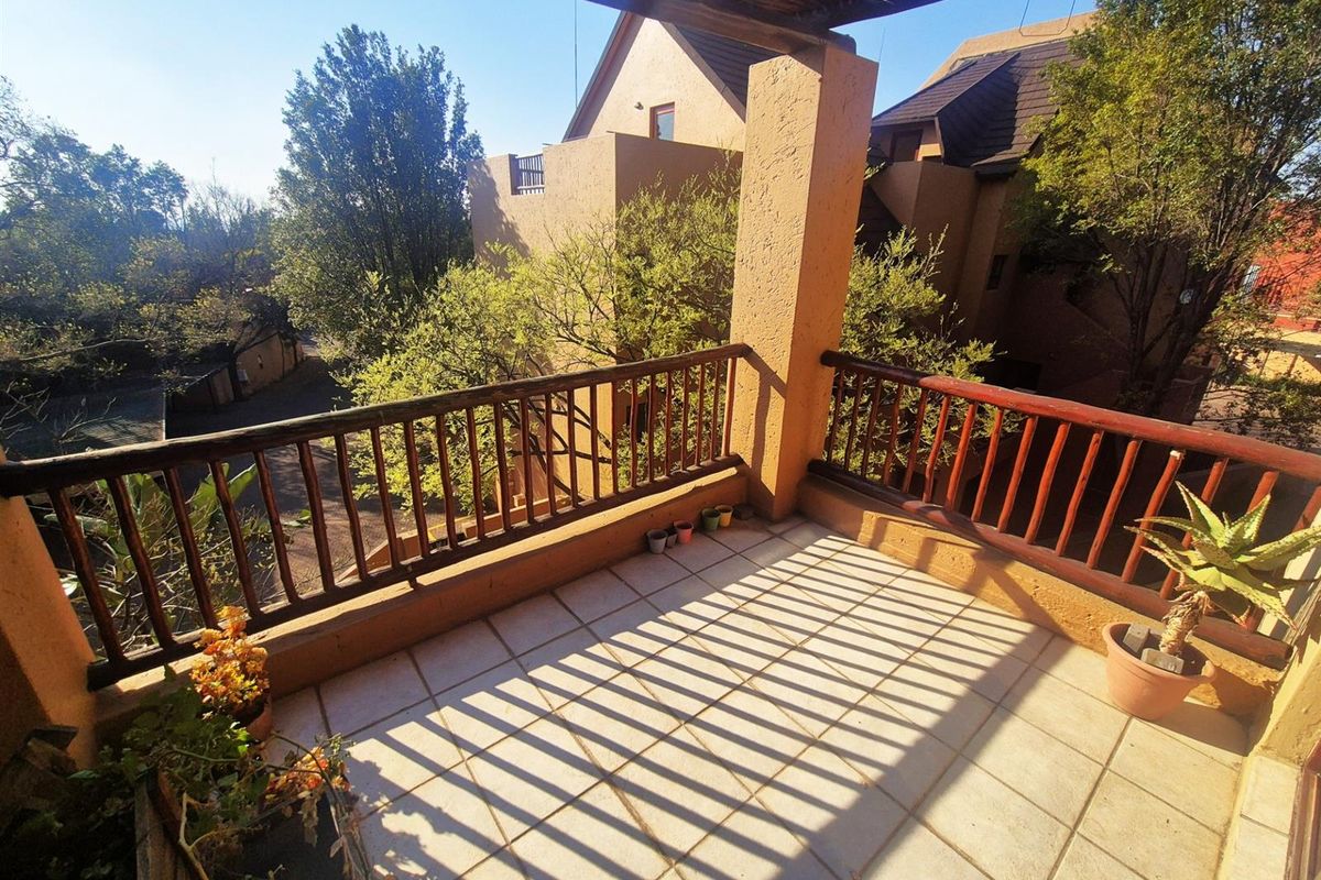 Apartment For Sale in Douglasdale, Sandton - Photo 2