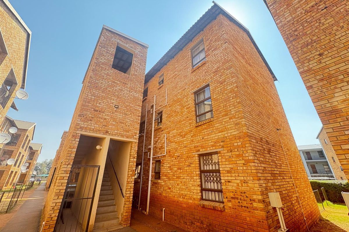 First Floor, First Choice, First to Call Wins! - Photo 4