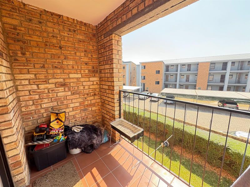 First Floor, First Choice, First to Call Wins! - Photo 10