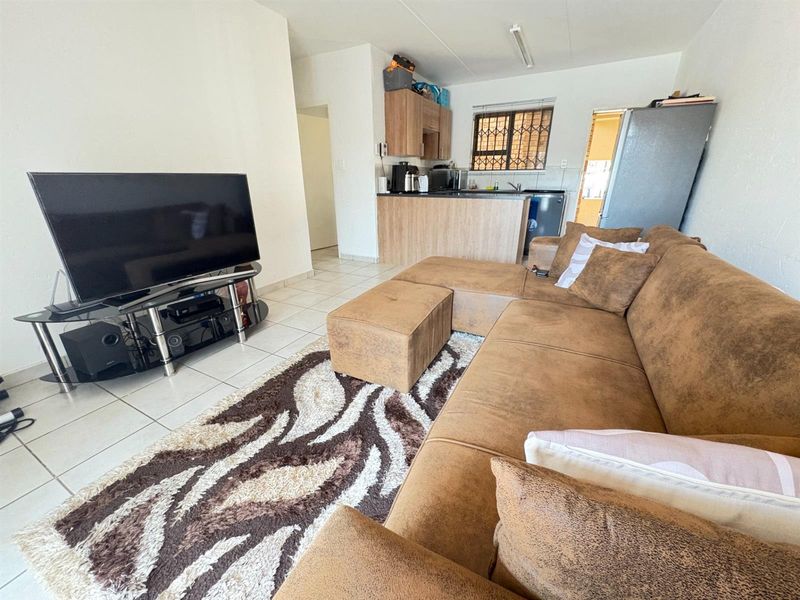 First Floor, First Choice, First to Call Wins! - Photo 2