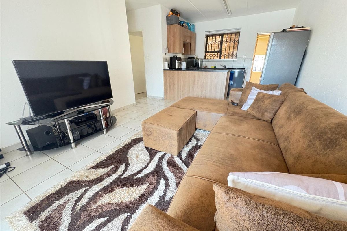 First Floor, First Choice, First to Call Wins! - Photo 2