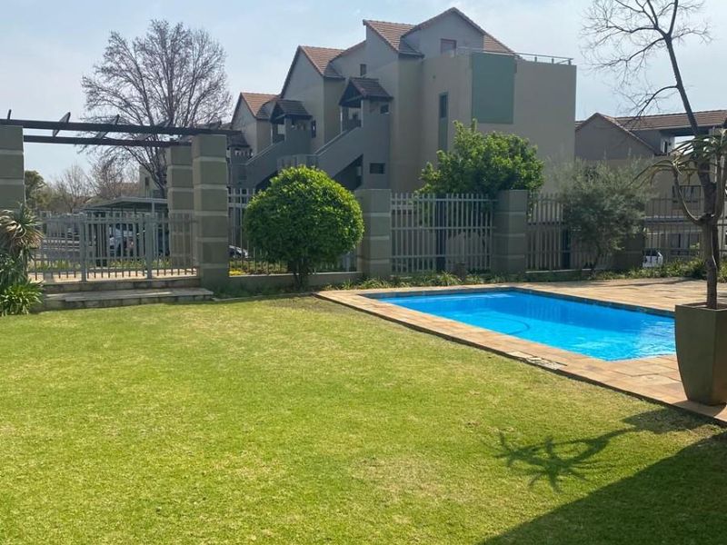 Townhouse For Sale in Broadacres, Sandton - Photo 4