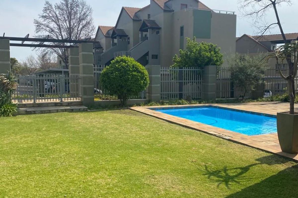 Townhouse For Sale in Broadacres, Sandton - Photo 4