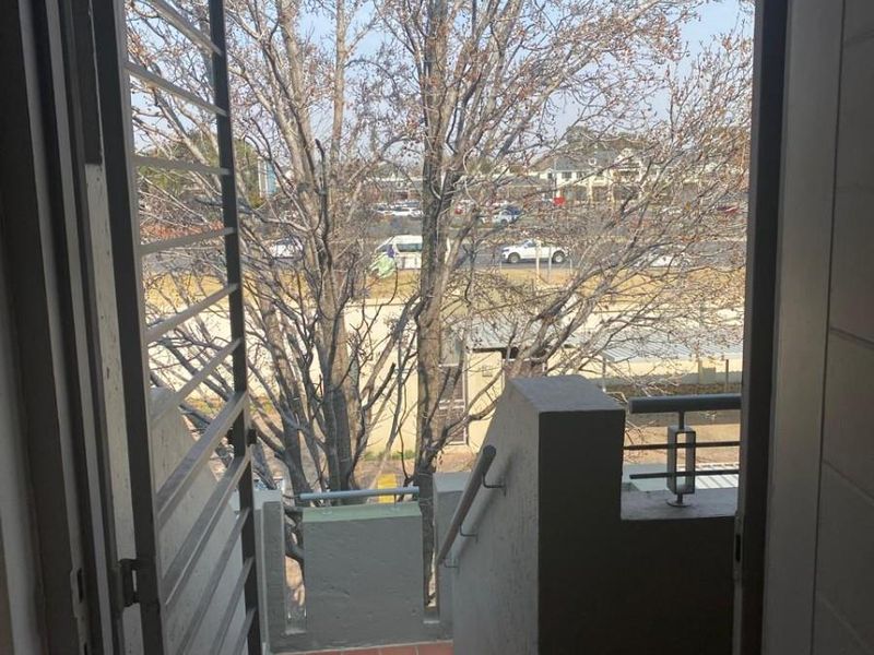 Townhouse For Sale in Broadacres, Sandton - Photo 5