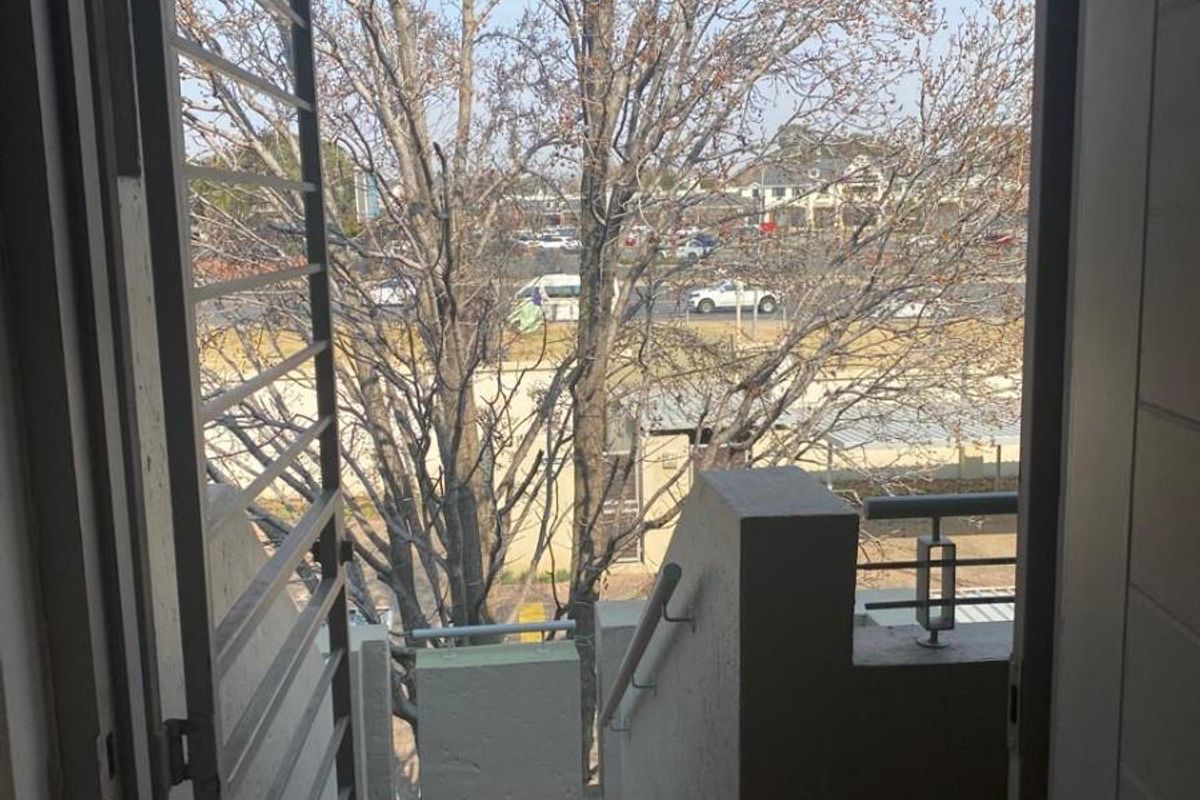 Townhouse For Sale in Broadacres, Sandton - Photo 5