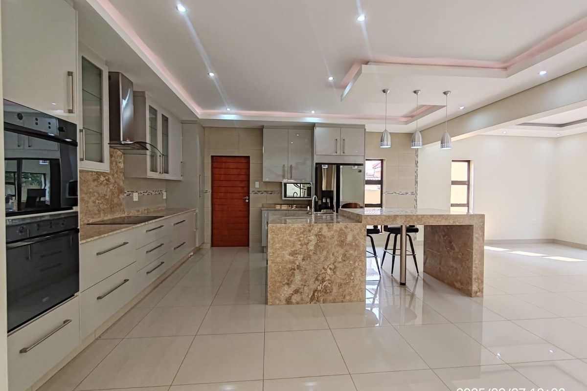  Brand New Luxury Home For Sale – Blue Valley Golf Estate - Photo 3