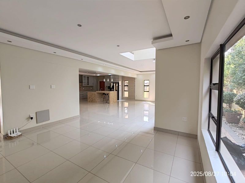  Brand New Luxury Home For Sale – Blue Valley Golf Estate - Photo 9