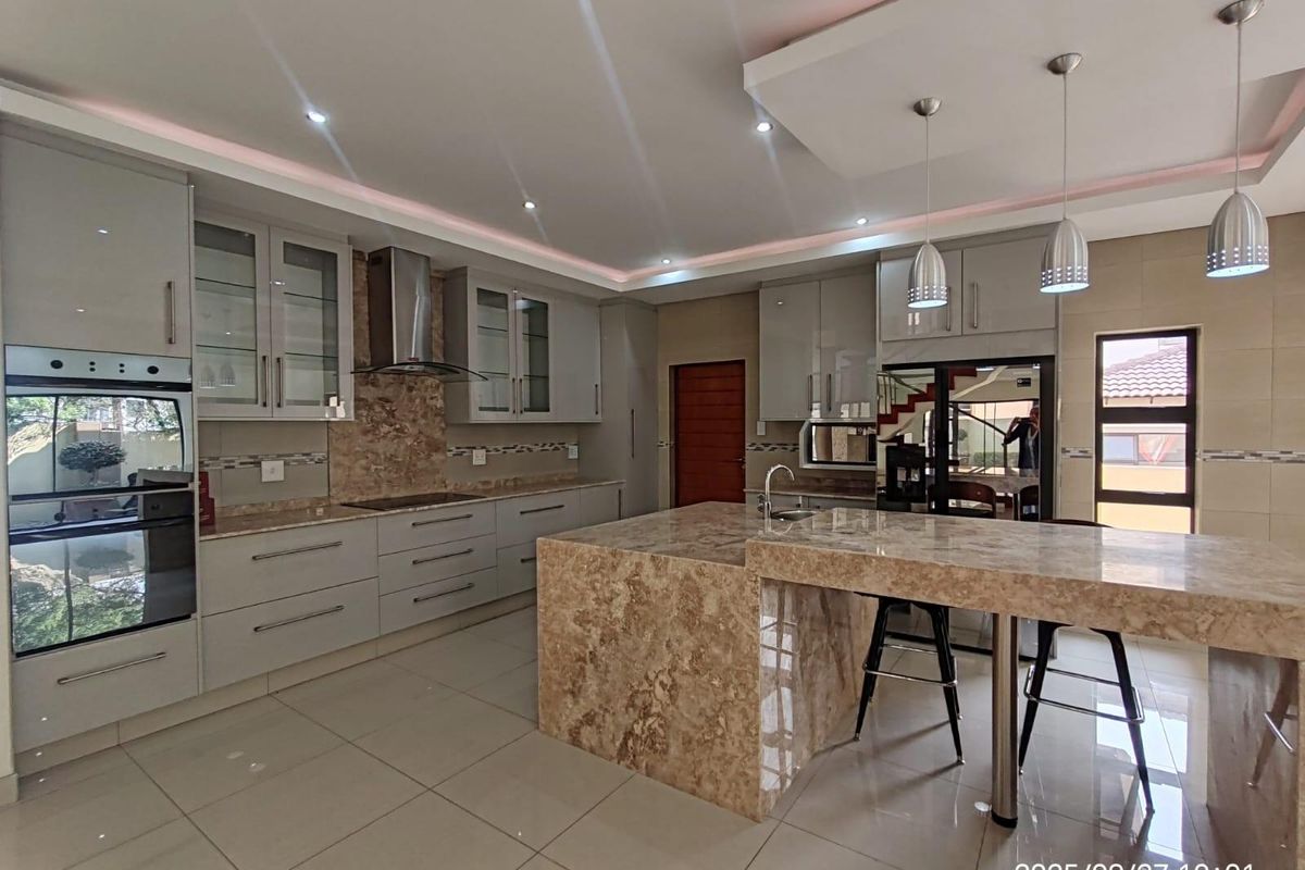  Brand New Luxury Home For Sale – Blue Valley Golf Estate - Photo 2