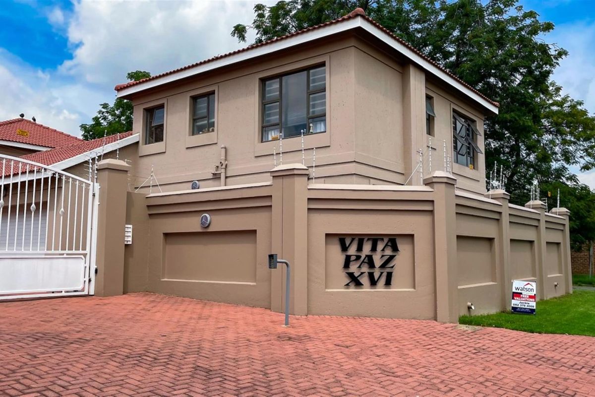 Neat cluster in Edenvale- Small complex - Photo 2