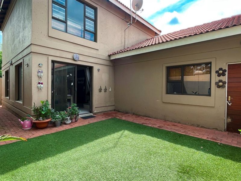 Neat cluster in Edenvale- Small complex - Photo 3