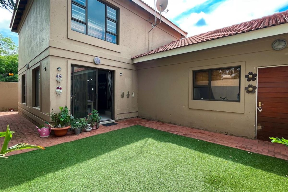 Neat cluster in Edenvale- Small complex - Photo 3