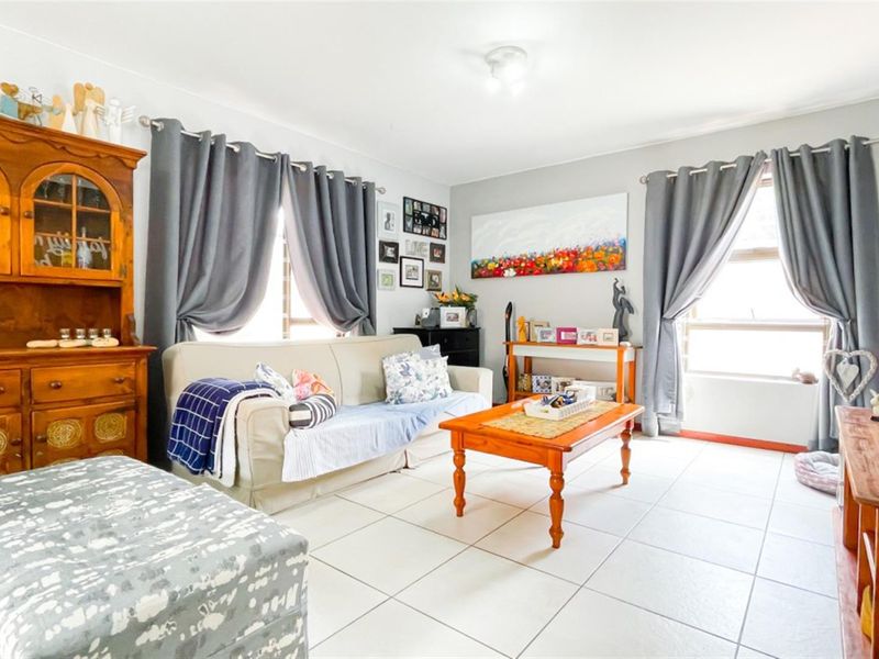 Neat cluster in Edenvale- Small complex - Photo 5