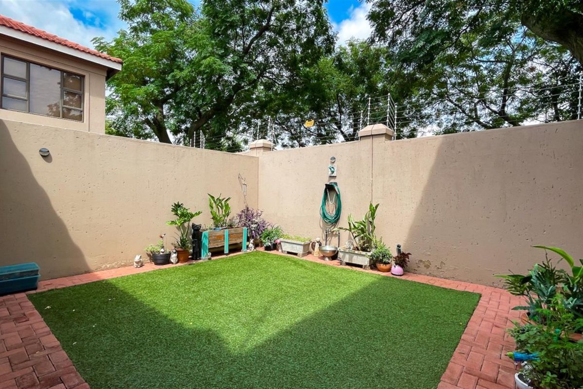 Neat cluster in Edenvale- Small complex - Photo 4