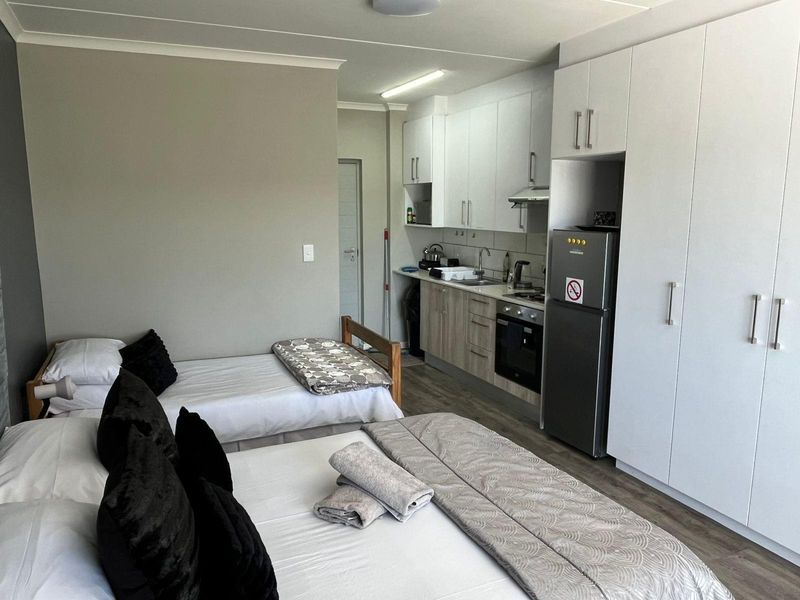 Self-Catering Studio Apartment in Haasendal, Kuils River - Photo 2