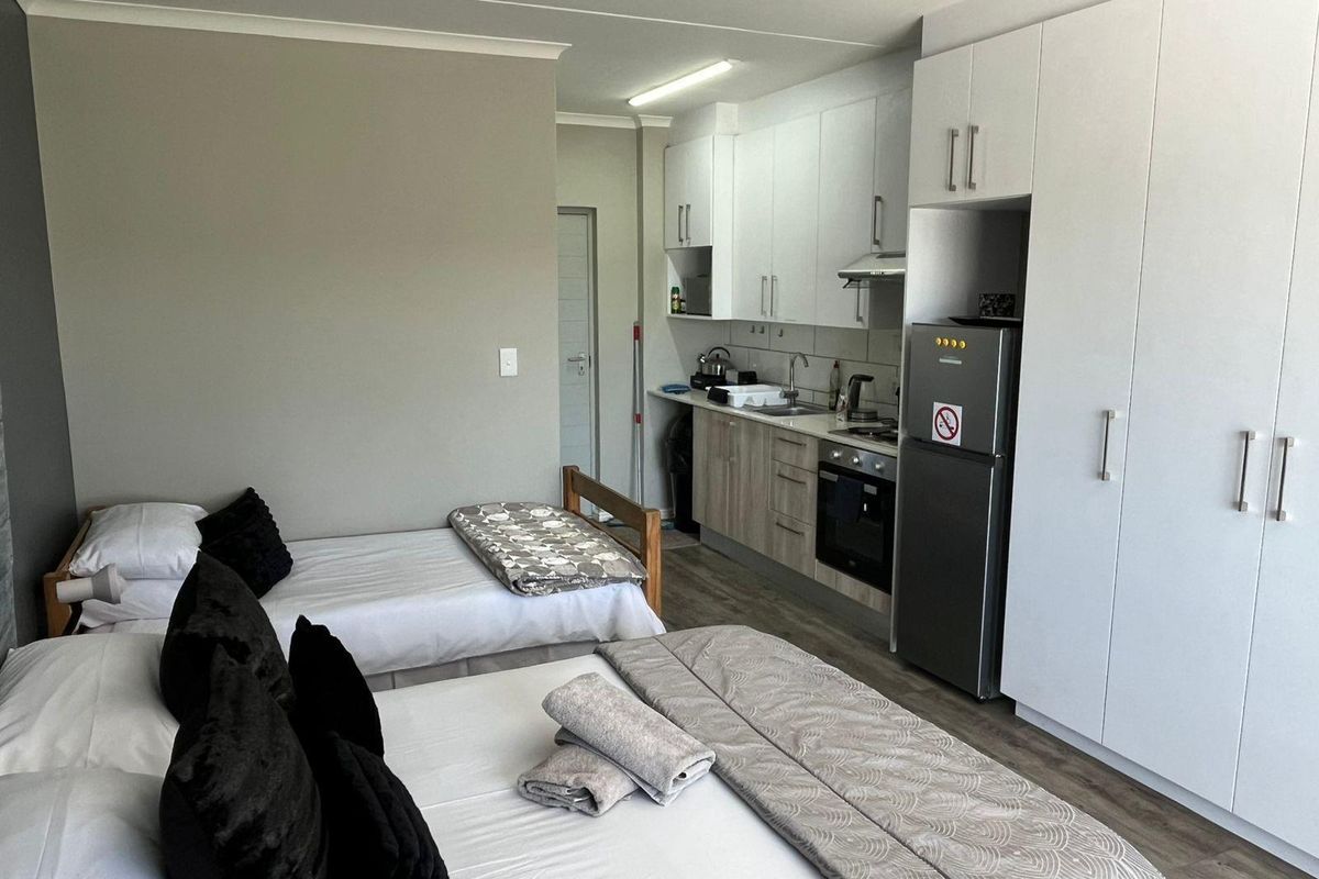 Self-Catering Studio Apartment in Haasendal, Kuils River - Photo 2