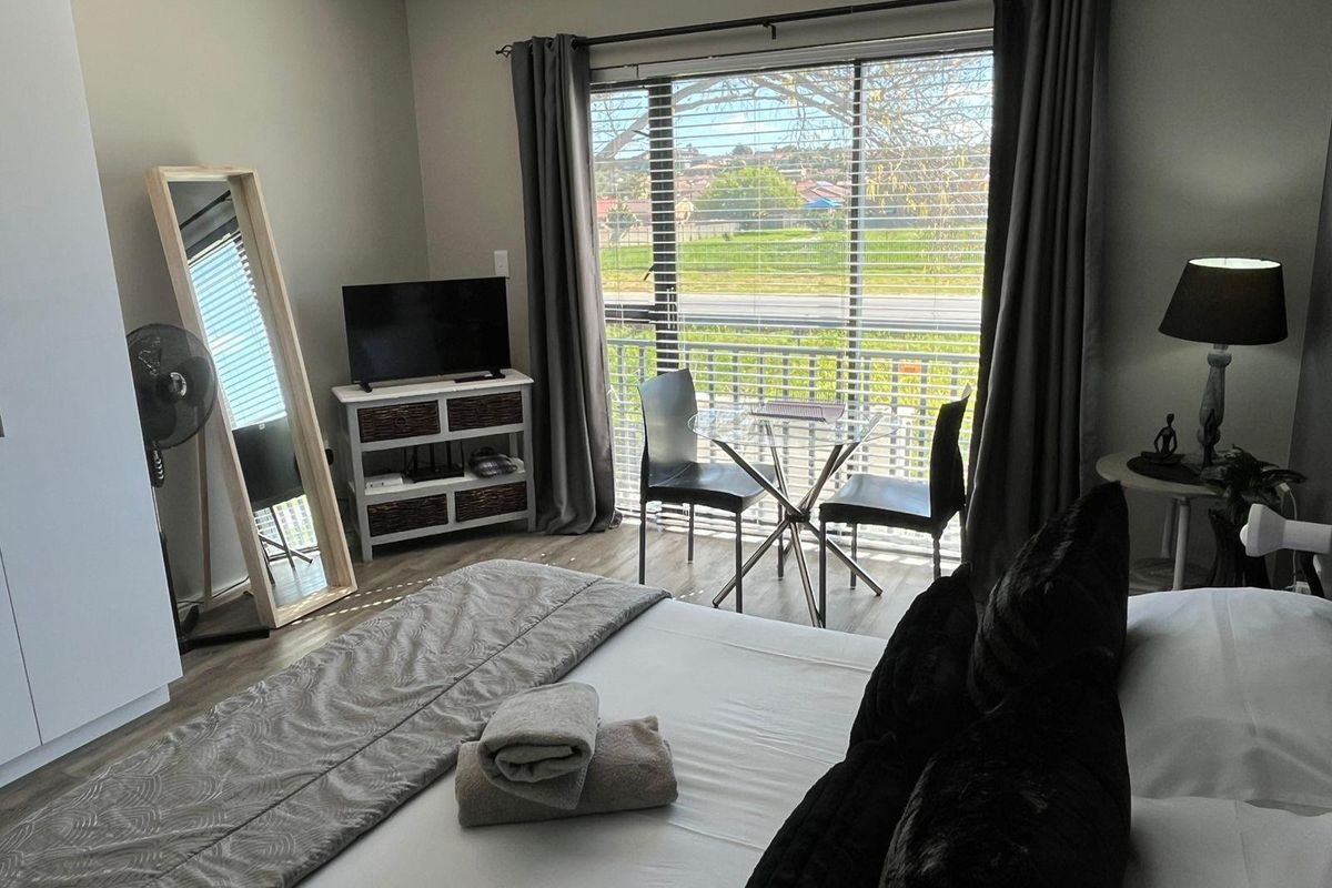Self-Catering Studio Apartment in Haasendal, Kuils River - Photo 5