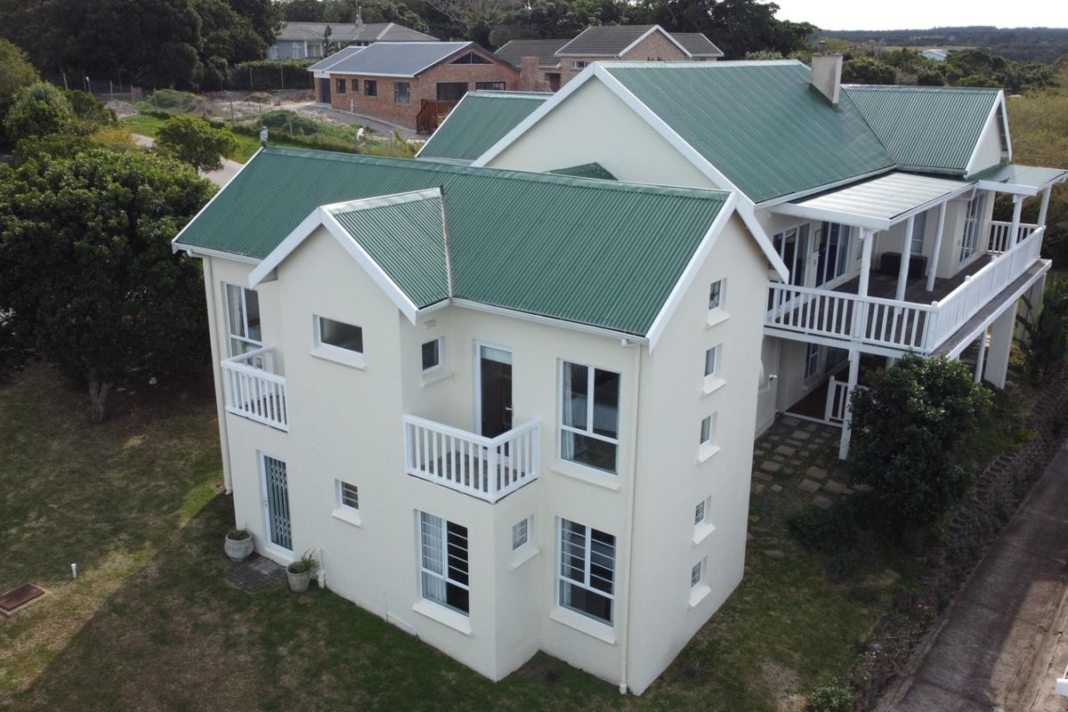 Five Bedroom House on the Peninsula Kleinemonde Eastern Cape - Photo 2