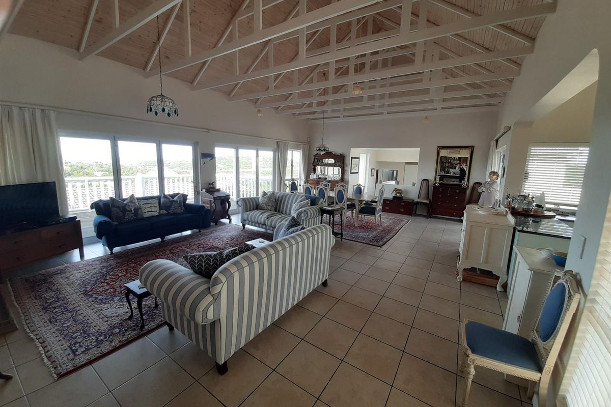 Five Bedroom House on the Peninsula Kleinemonde Eastern Cape - Photo 4