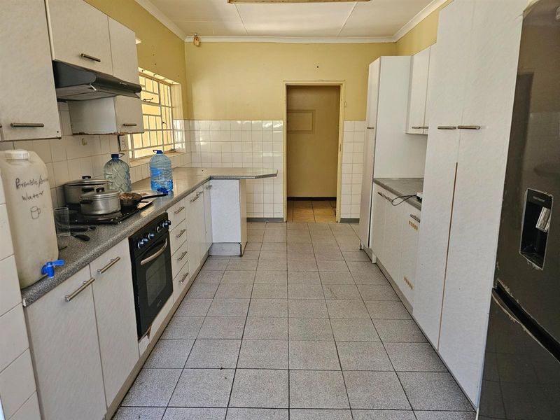 House For Sale in Duvha Park, Witbank - Photo 10