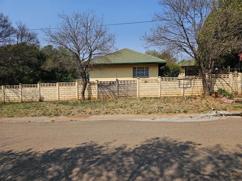 House For Sale in Duvha Park, Witbank - Photo 2