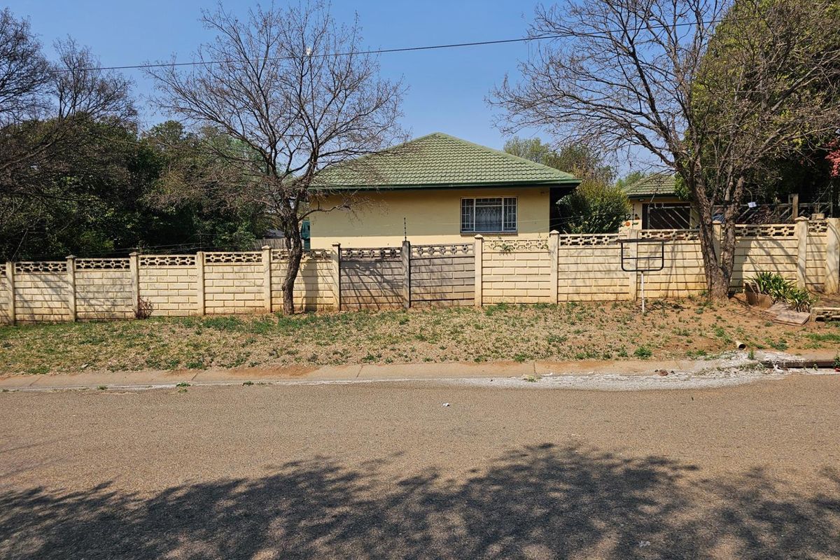 House For Sale in Duvha Park, Witbank - Photo 2