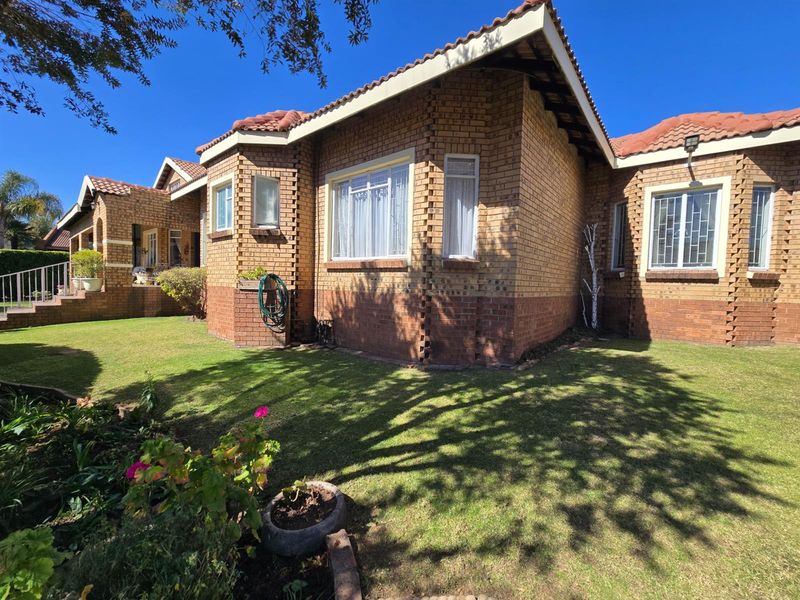 Secure Estate Living Meets Modern Comfort - Your Dream Home Awaits! - Photo 2