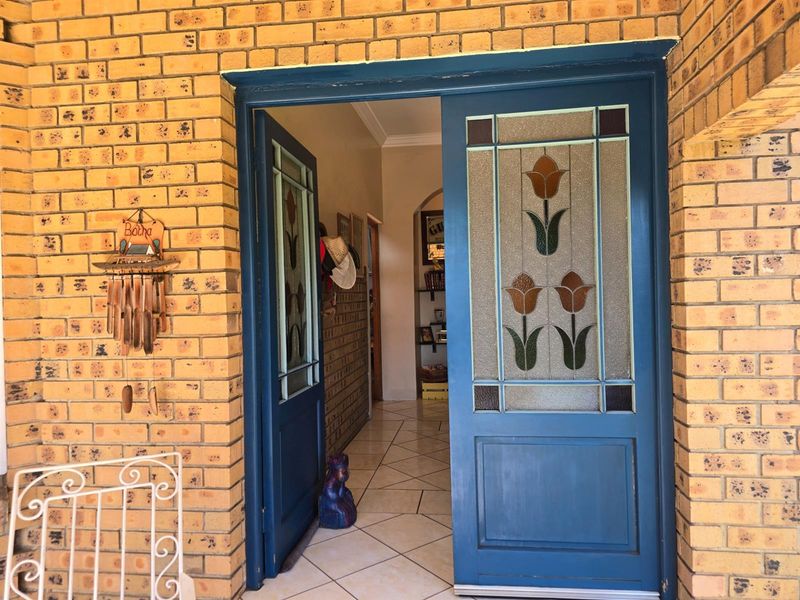 Secure Estate Living Meets Modern Comfort - Your Dream Home Awaits! - Photo 5