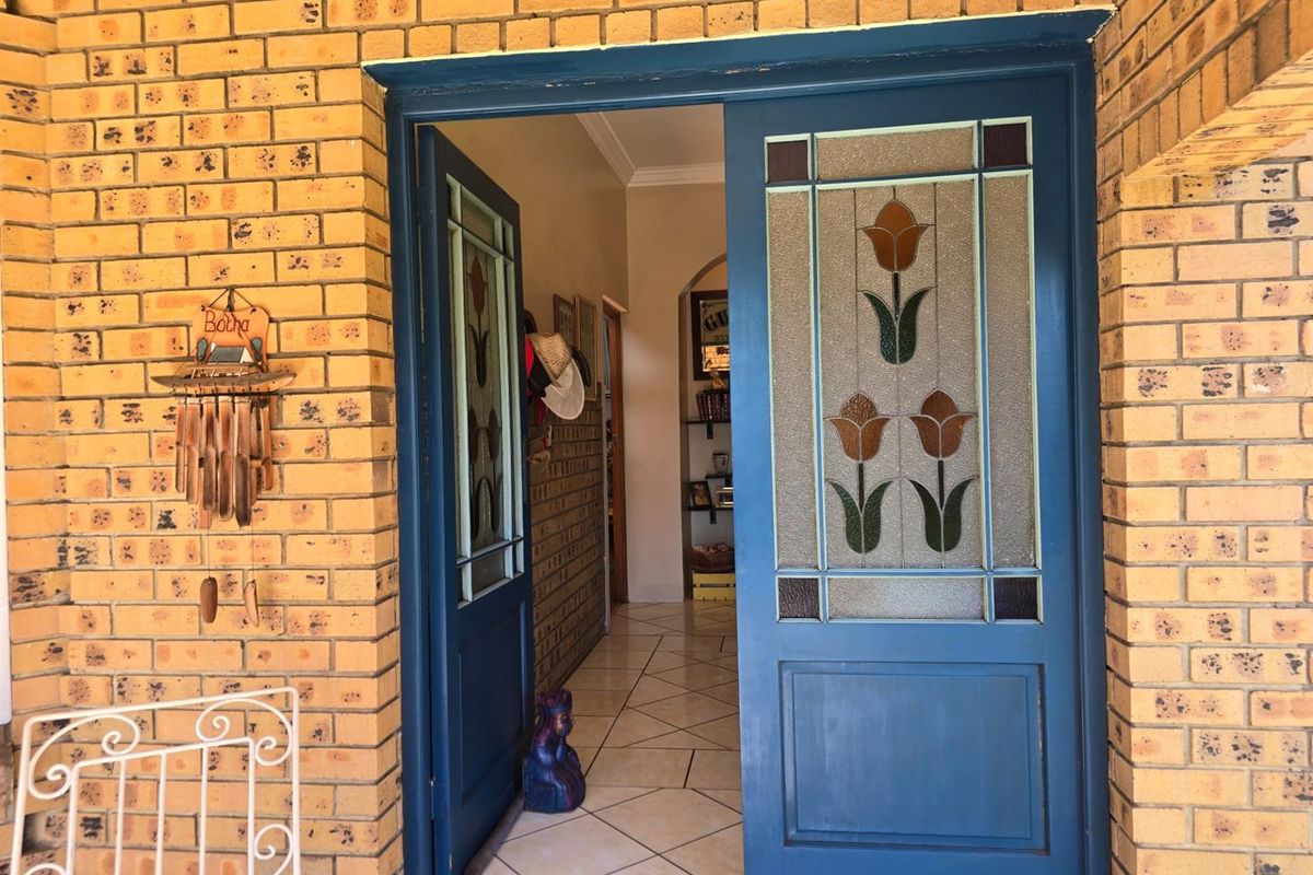 Secure Estate Living Meets Modern Comfort - Your Dream Home Awaits! - Photo 5