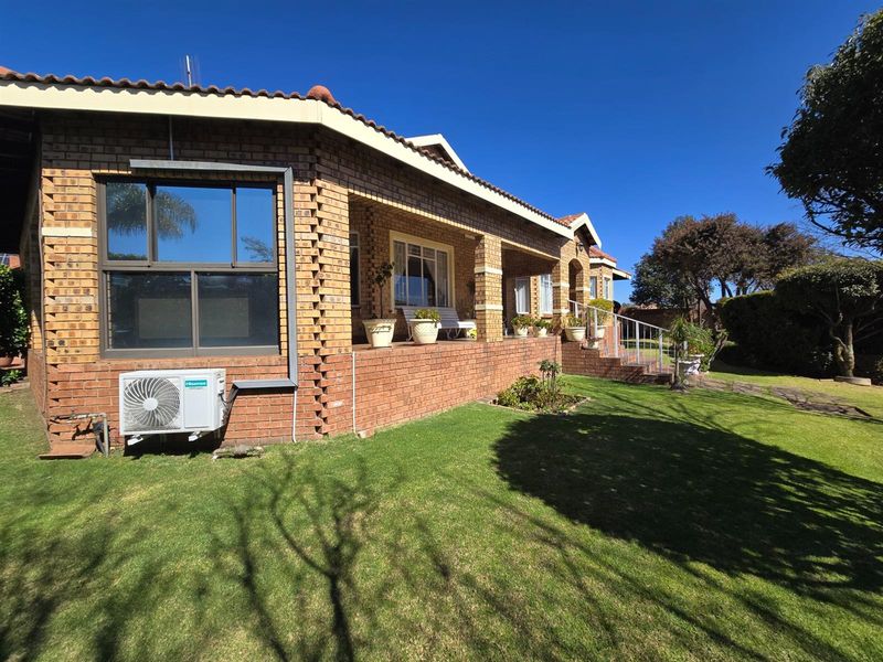 Secure Estate Living Meets Modern Comfort - Your Dream Home Awaits! - Photo 3